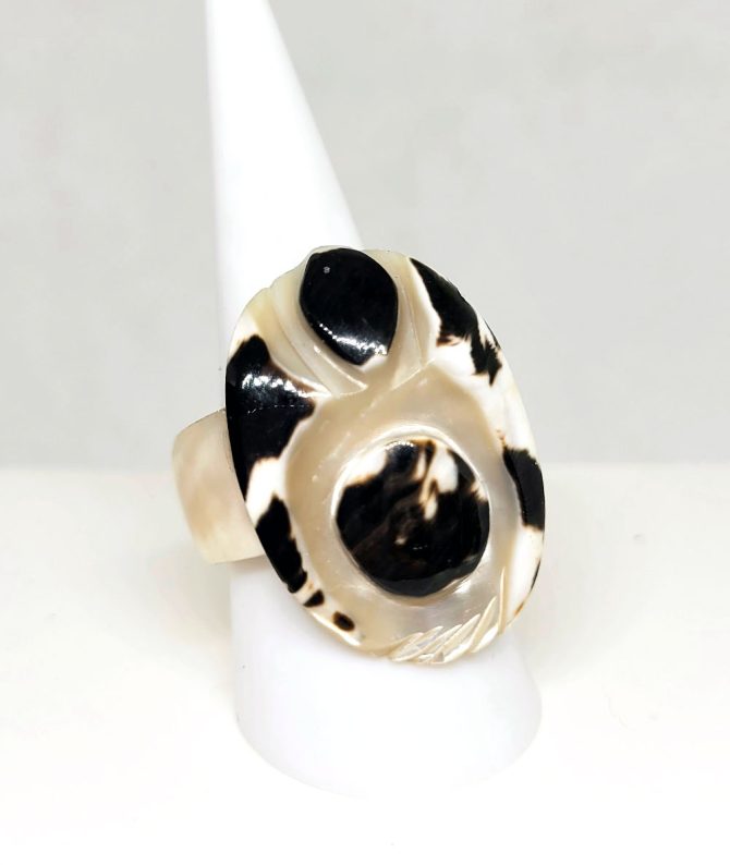 Large black cream oval ring vintage