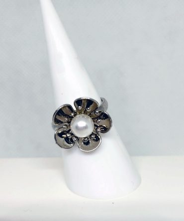 Pearl silver flower ring