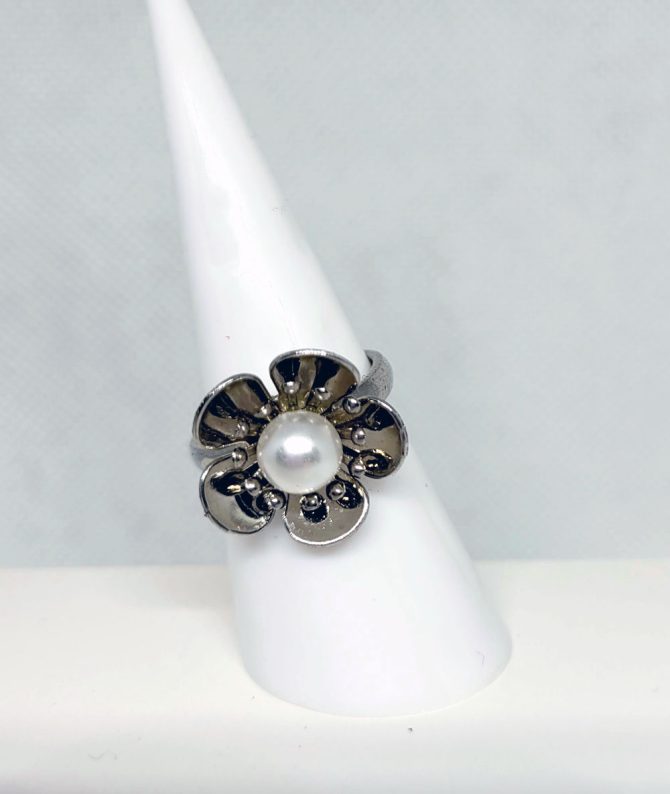 Pearl silver flower ring