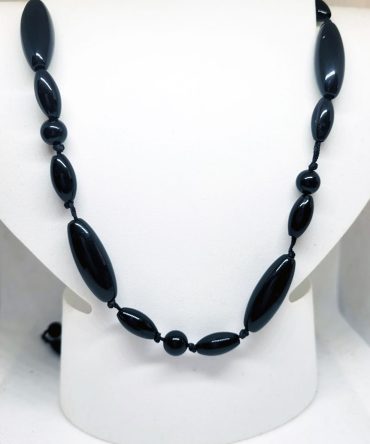 Black oval bead necklace