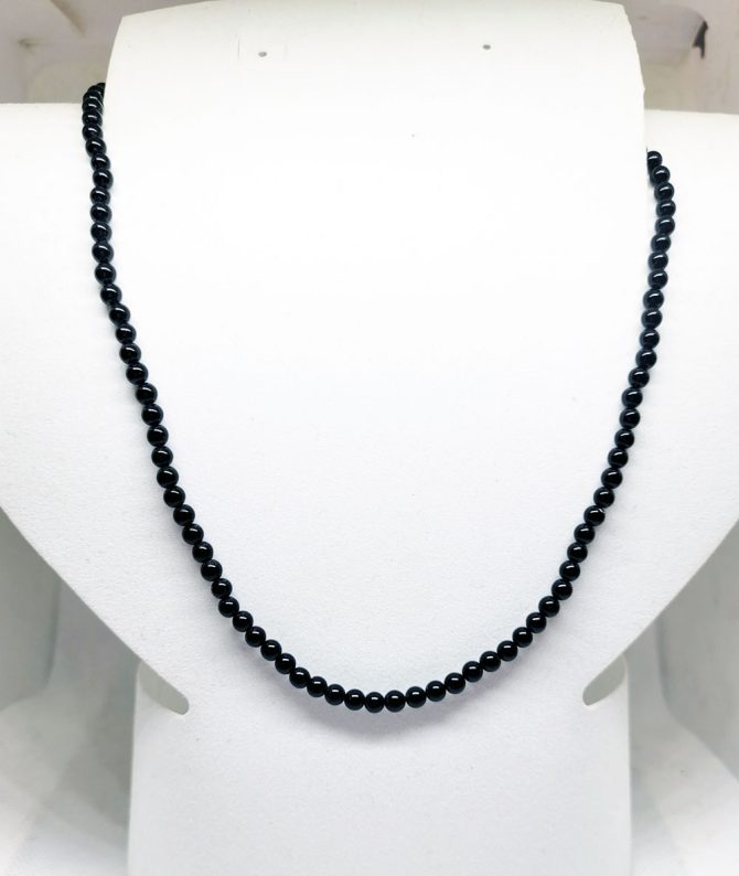 Black small bead necklace