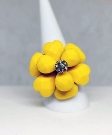 Flower ring yellow vintage