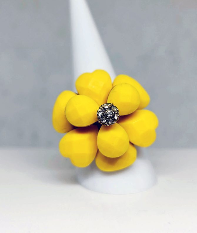 Flower ring yellow vintage