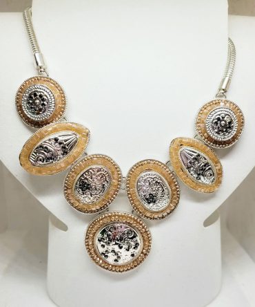 Disc retro necklace