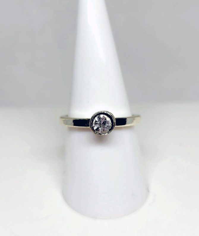 Clear stone silver ring