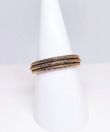 Three band gold ring