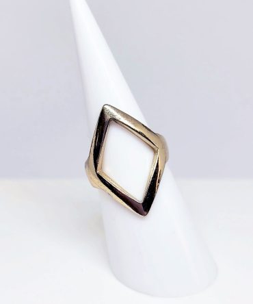 Gold rhombus ring
