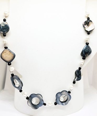 Pearl bead flower necklace