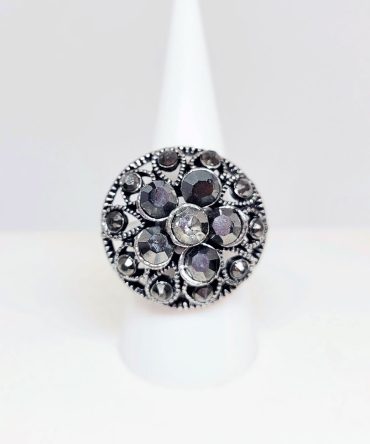 Grey gem silver round ring