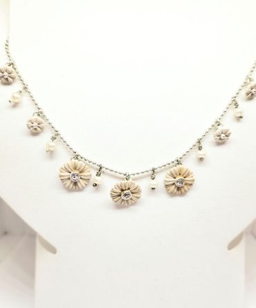 Cream pearl flower necklace