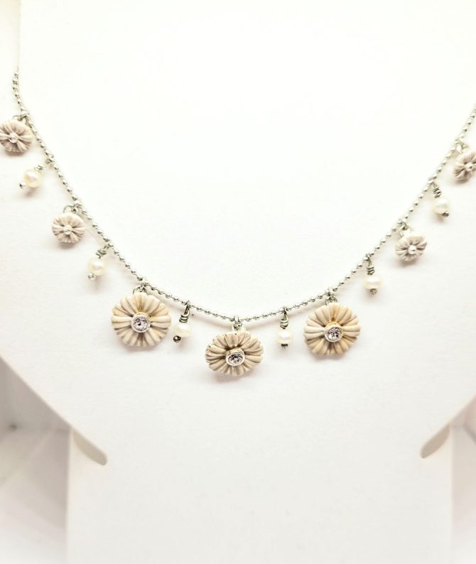 Cream pearl flower necklace