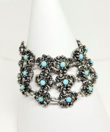 Blue bead wide bracelet vintage