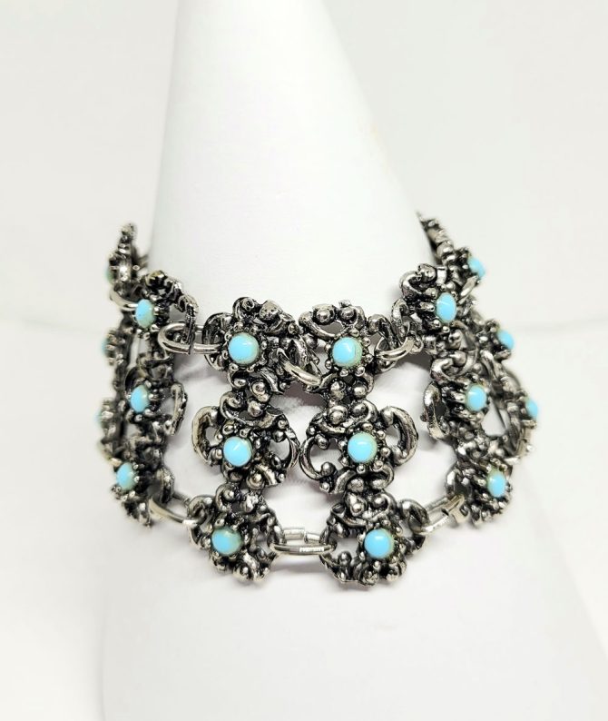 Blue bead wide bracelet vintage