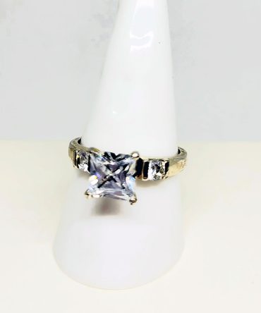 Diamante square band ring