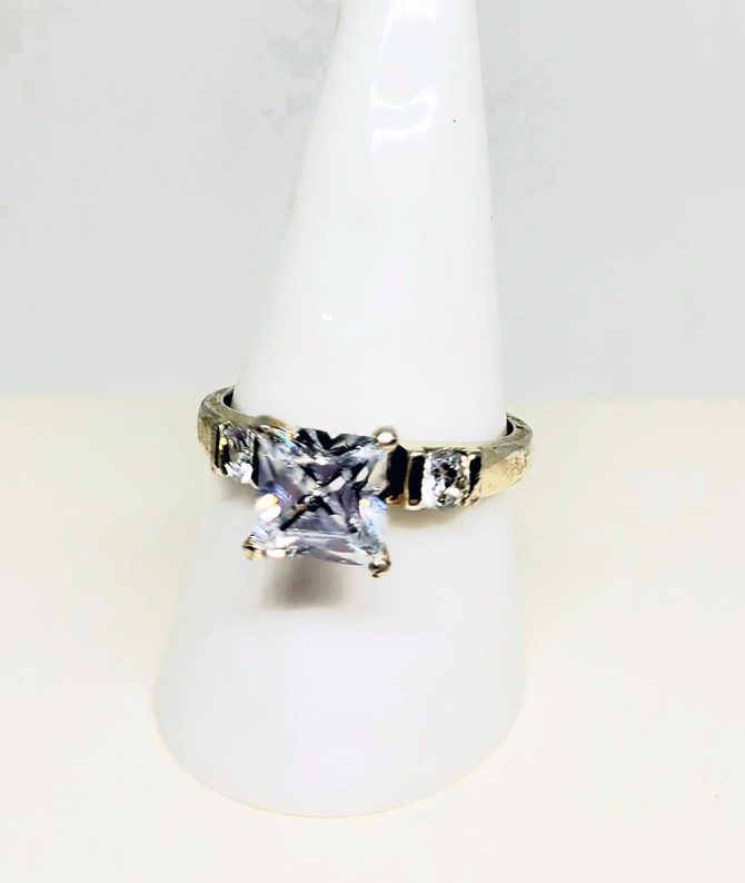 Diamante square band ring