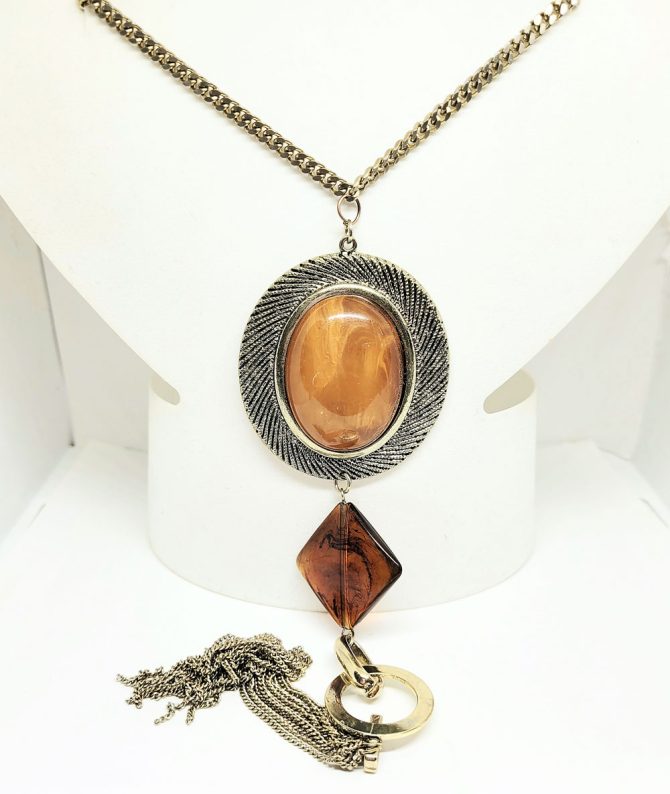 Gold amber pendant necklace