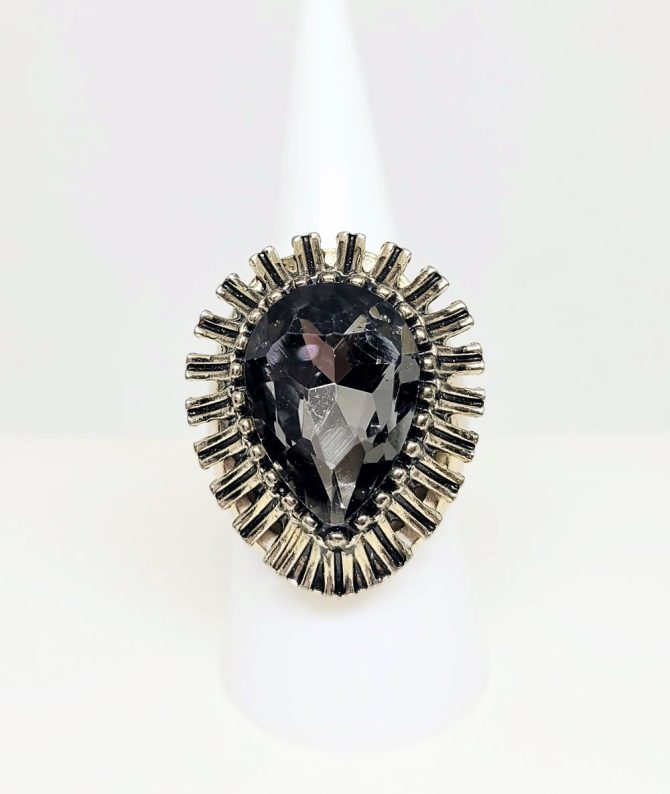 Black stone large teardrop gold ring