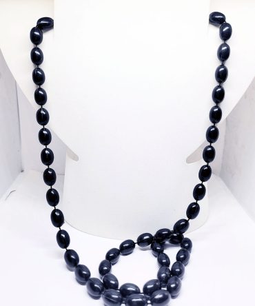 Black oval bead long necklace