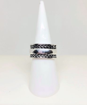 Silver pattern band ring