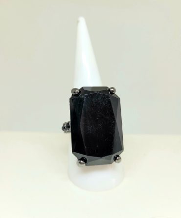 Black oblong ring