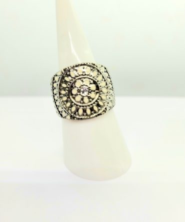 Circle pattern silver ring