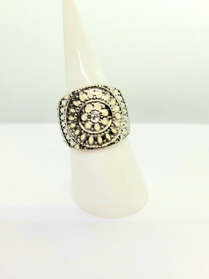Circle pattern silver ring