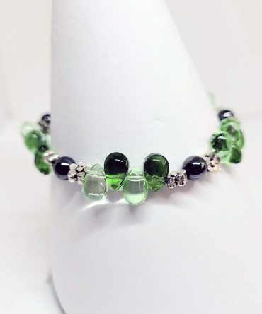 Green bead silver flower bracelet