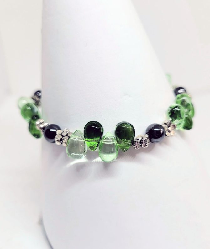 Green bead silver flower bracelet
