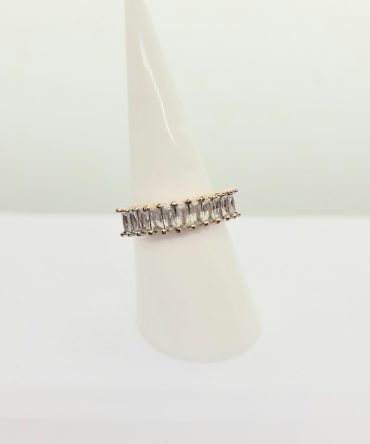 Rose gold band ring