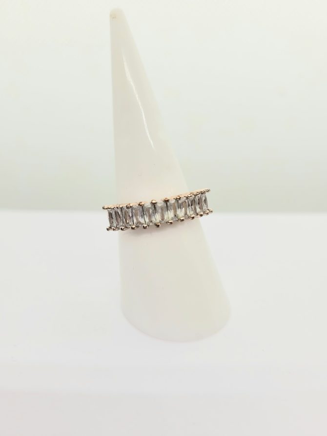 Rose gold band ring