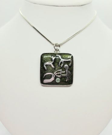 Green pattern square necklace
