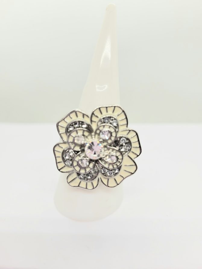 Cream flower gem ring