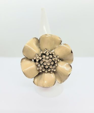 Beige flower gem ring vintage