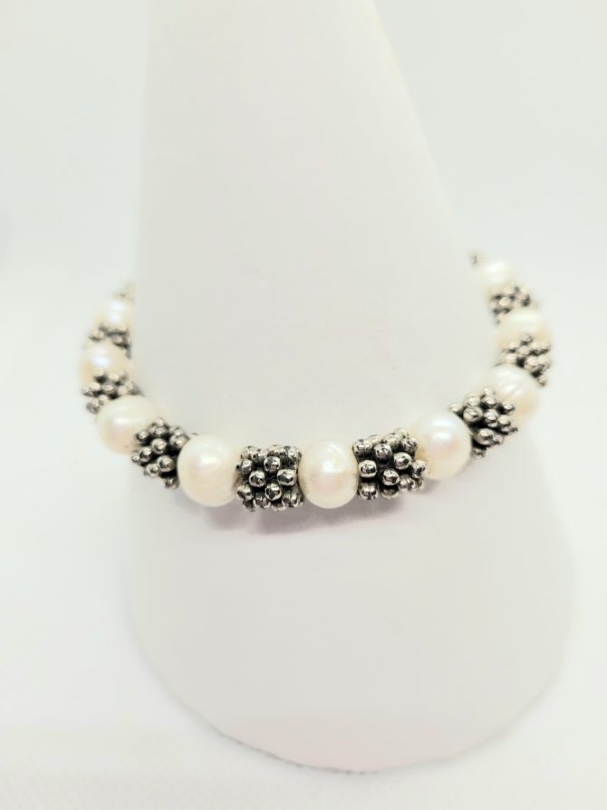 Pearl silver detail bracelet