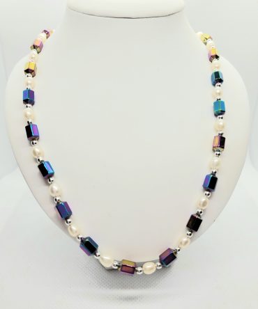 Multicoloured bead pearl necklace
