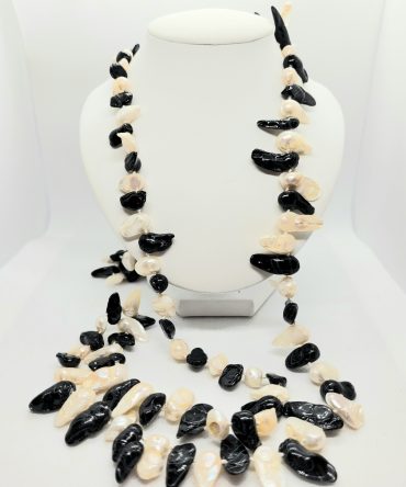 Black cream pearl necklace