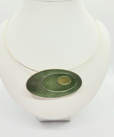 Green oval necklace