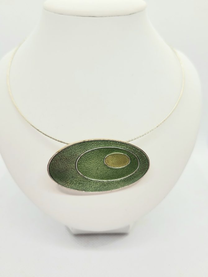 Green oval necklace