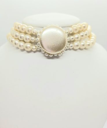Pearl choker necklace