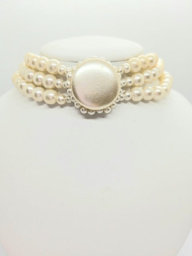 Pearl choker necklace