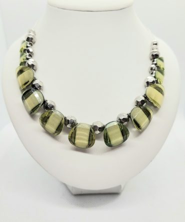 Green bead wire necklace