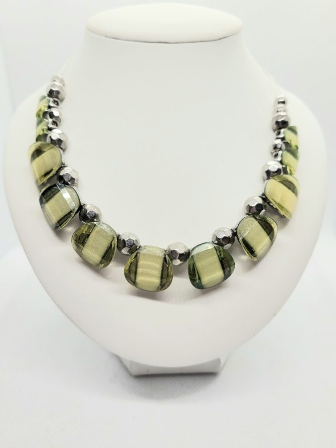 Green bead wire necklace
