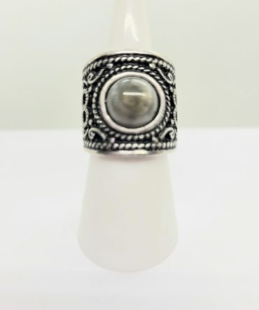 Grey bead ring vintage