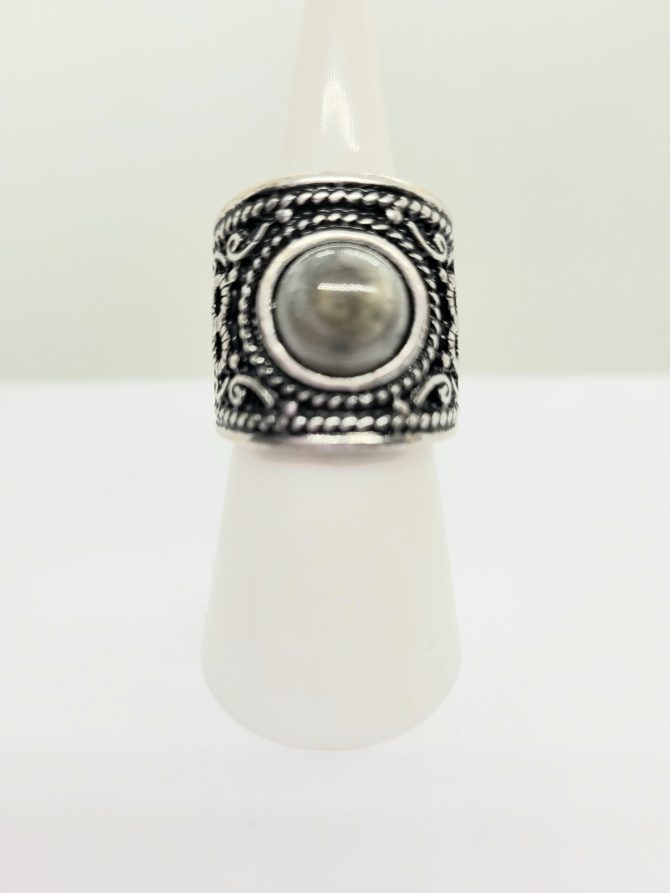 Grey bead ring vintage