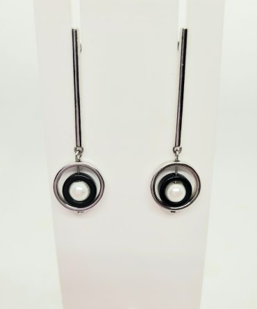 Pearl silver drop earrings