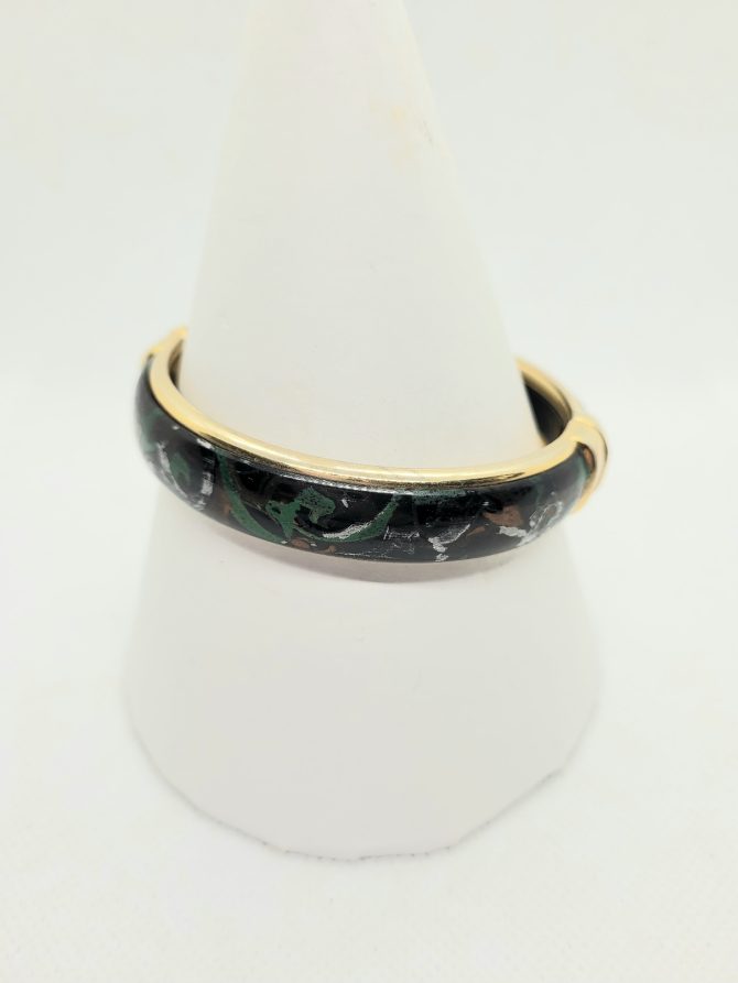 Green gold bangle
