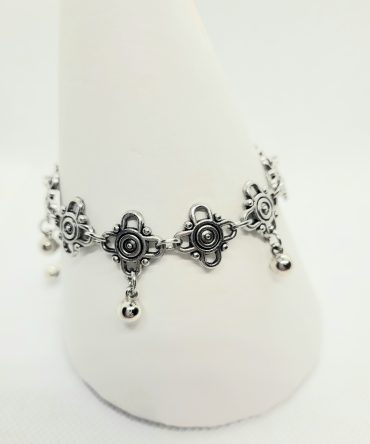 Decorative silver bracelet