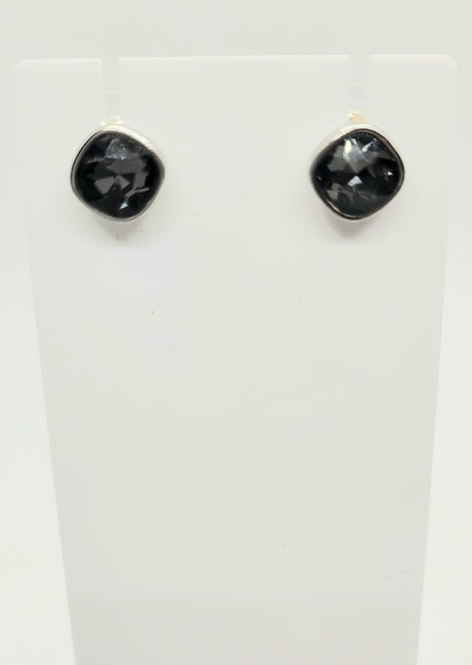 Black square earrings