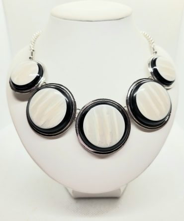Black silver retro necklace