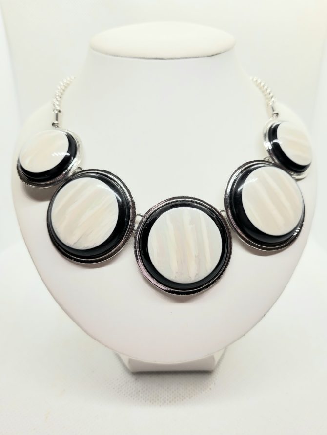 Black silver retro necklace